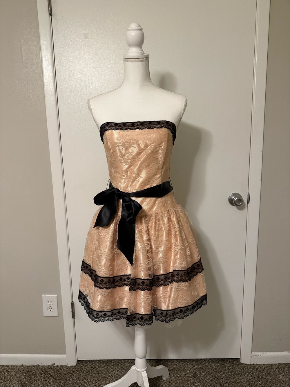 Jessica McClintock Strapless Beige/Black Lace Fit & Flare Knee Dress Size 8 Prom